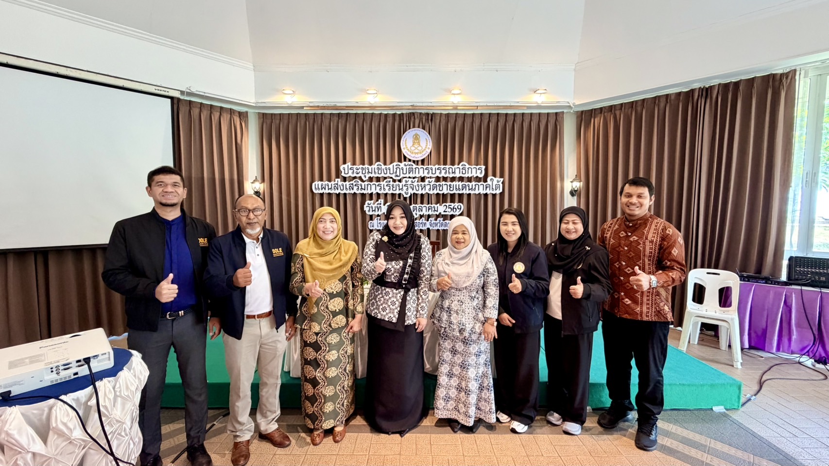 สกร.ระดับอำเภอสายบุรี เข้าร่วมประชุมเชิงปฏิบัติการบรรณาธิการแผนส่งเสริมการเรียนรู้จังหวัดชายแดนภาคใต้ (พ.ศ.2568-2570) และสรุปผลการดำเนินงานโครงการบริหารจัดการศึกษาในพื้นที่จังหวัดชายแดนภาคใต้