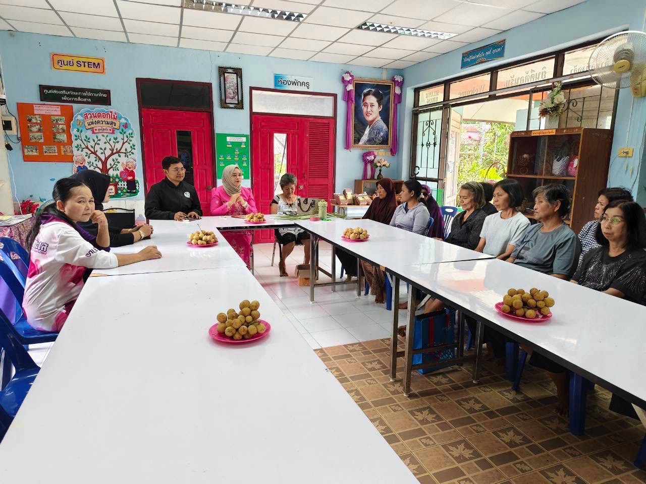 สกร.ระดับอำเภอสายบุรี มอบหมายให้ นางสาวซารีฮาน บรรจงประสาน ครูชำนาญการ พร้อมด้วยทีมงาน จัดกิจกรรมผู้สูงอายุ เพื่อส่งเสริมให้ผู้สูงอายุมีความรู้ ความเข้าใจ และทักษะในการดูแลสุขภาพกายและสุขภาพจิตของตนเอง