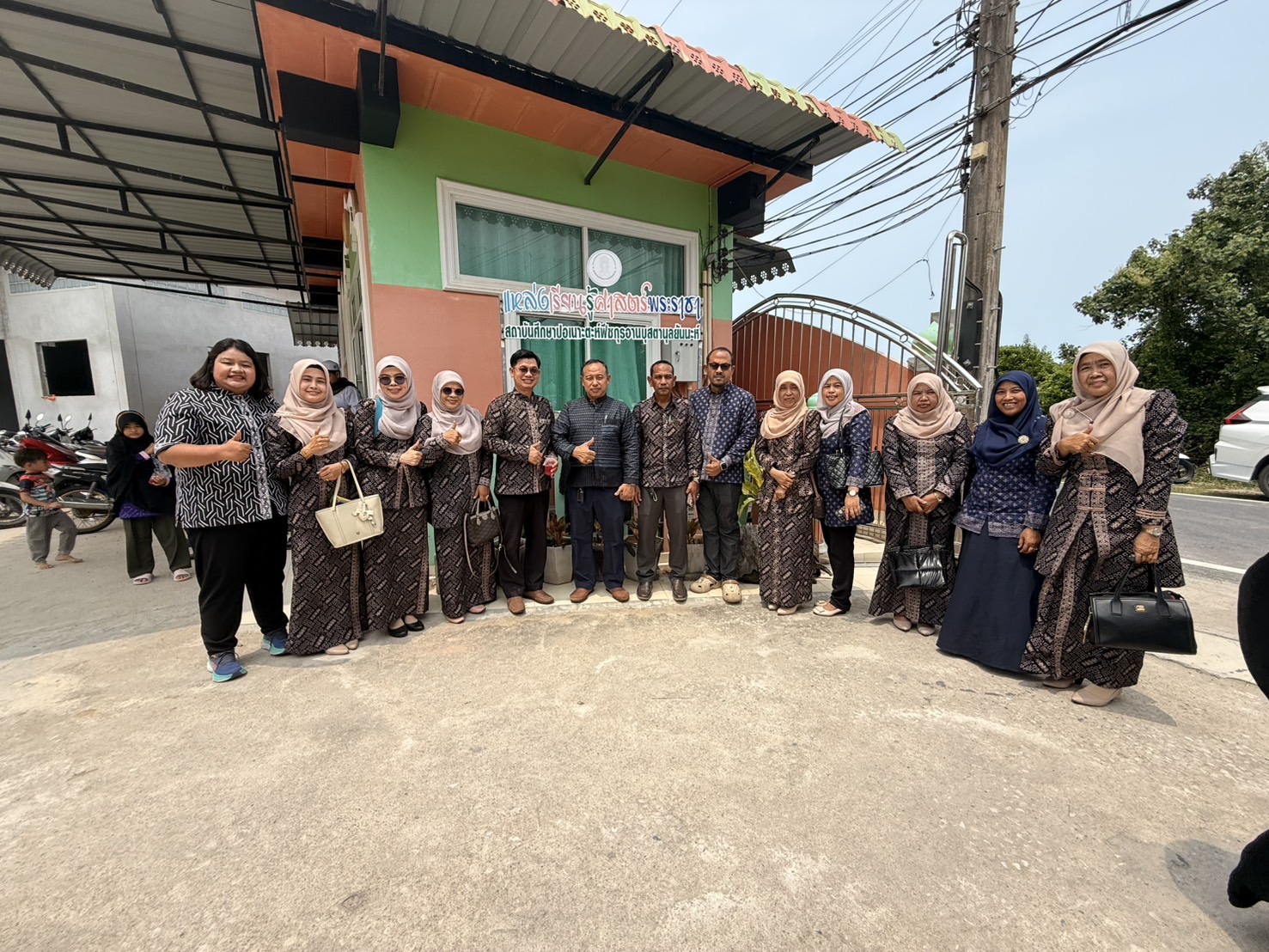 สกร.ระดับอำเภอหนองจิก ร่วมงานเมาลิด ณ สถาบันปอเนาะตะห์ฟิซบุสตานุลยันนะห์ กระชับสัมพันธ์ชุมชนและเครือข่ายการศึกษา