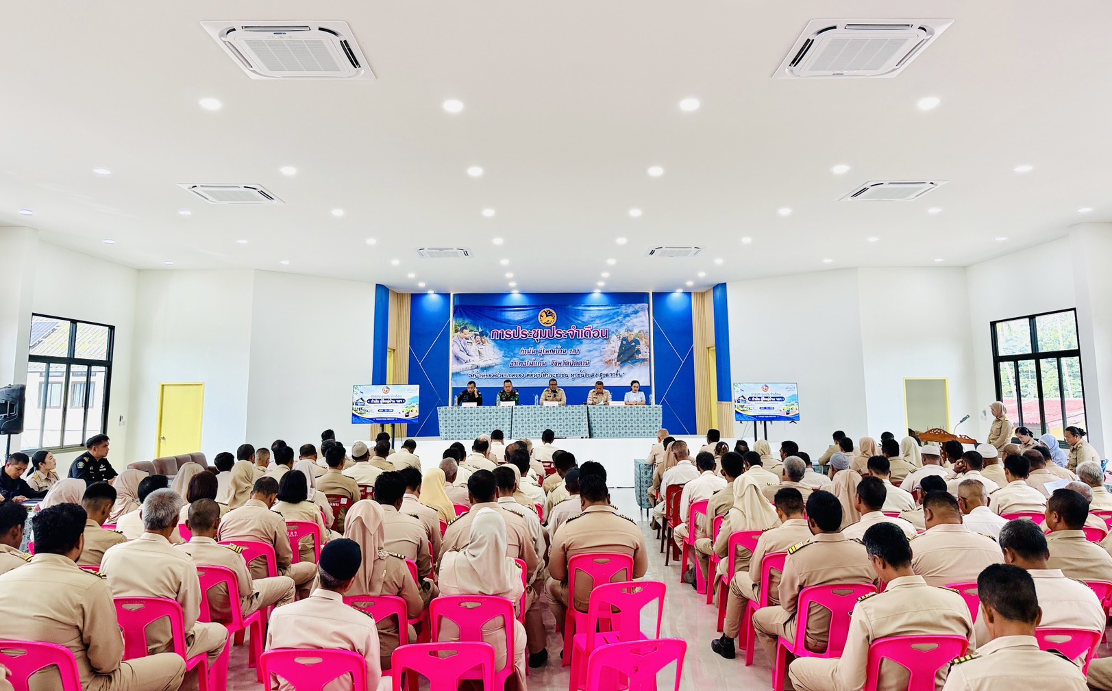 สกร.ระดับอำเภอไม้แก่น เข้าร่วมประชุมประจำเดือนหัวหน้าส่วนราชการ และประชุมประจำเดือน กำนัน ผู้ใหญ่บ้าน ฯลฯ ครั้งที่ 10/2569 สัญจรสานสัมพันธ์ครอบครัวไม้แก่น