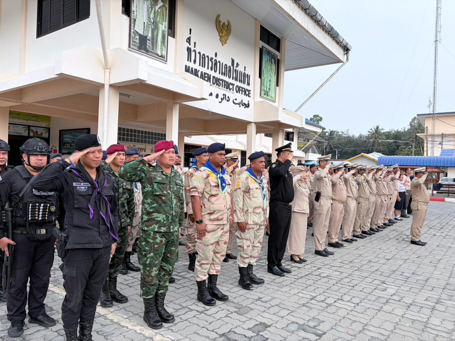 สกร.ระดับอำเภอไม้แก่น  เข้าร่วมกิจกรรมเทิดทูนสถาบัน เข้าแถวเคารพธงชาติ สร้างความจงรักภักดีต่อสถาบันชาติ ศาสนา และพระมหากษัตริย์ ประจำสัปดาห์