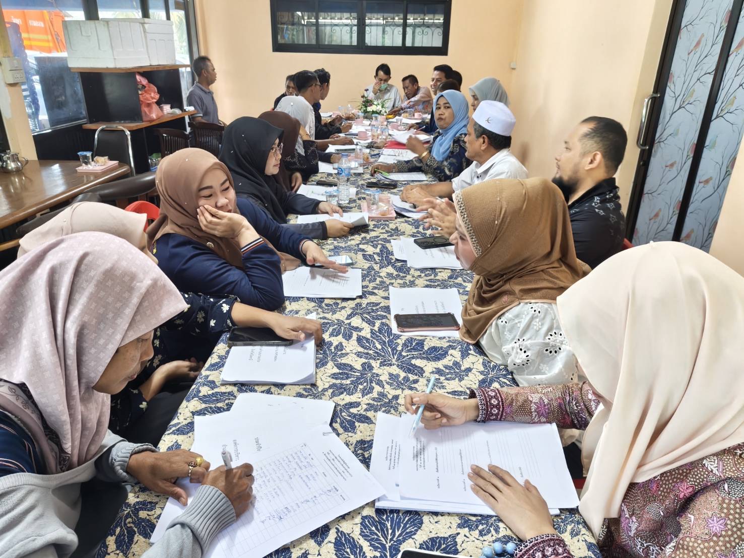 สกร.ระดับอำเภอหนองจิก ร่วมการประชุมคณะกรรมการพัฒนา อบต.เกาะเปาะ เพื่อพิจารณาร่างแผนพัฒนาท้องถิ่น (พ.ศ. 2571–2575)