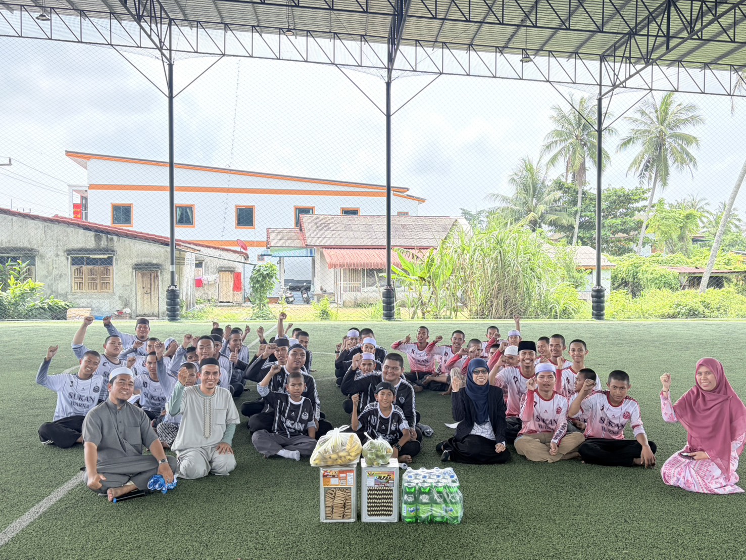 สกร.ระดับอำเภอเมืองปัตตานี ร่วมส่งเสริมกิจกรรมกีฬาต้านภัยยาเสพติด ณ สถาบันศึกษาปอเนาะมัดรอซะห์ตะฮ์ฟิสอัลกุรอานปูยุด