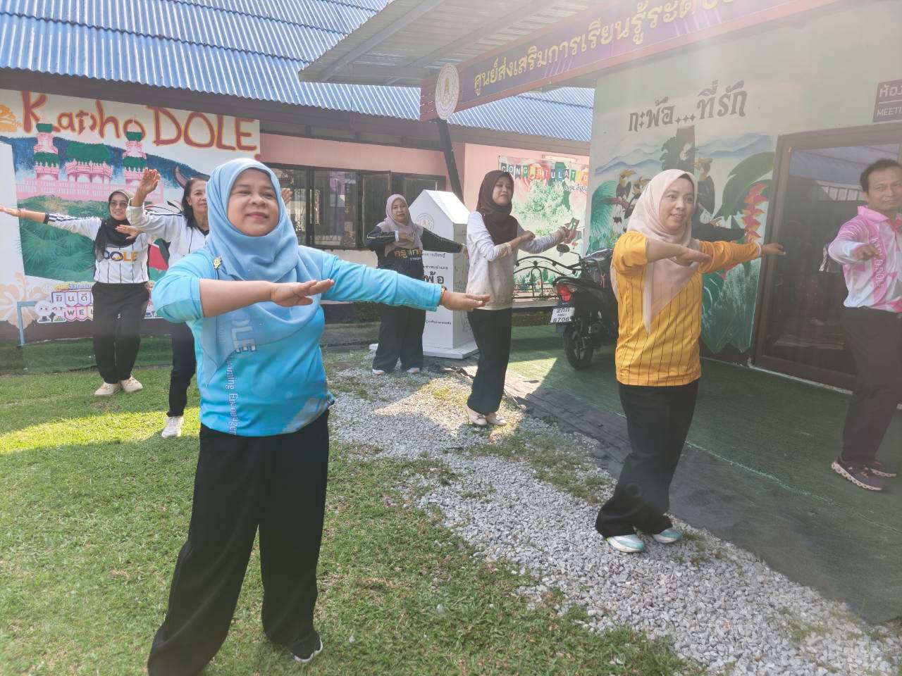 สกร.ระดับอำเภอกะพ้อจัดกิจกรรม “Kapho Exercise” ส่งเสริมสุขภาพ สร้างความสุข สร้างพลังในการทำงาน